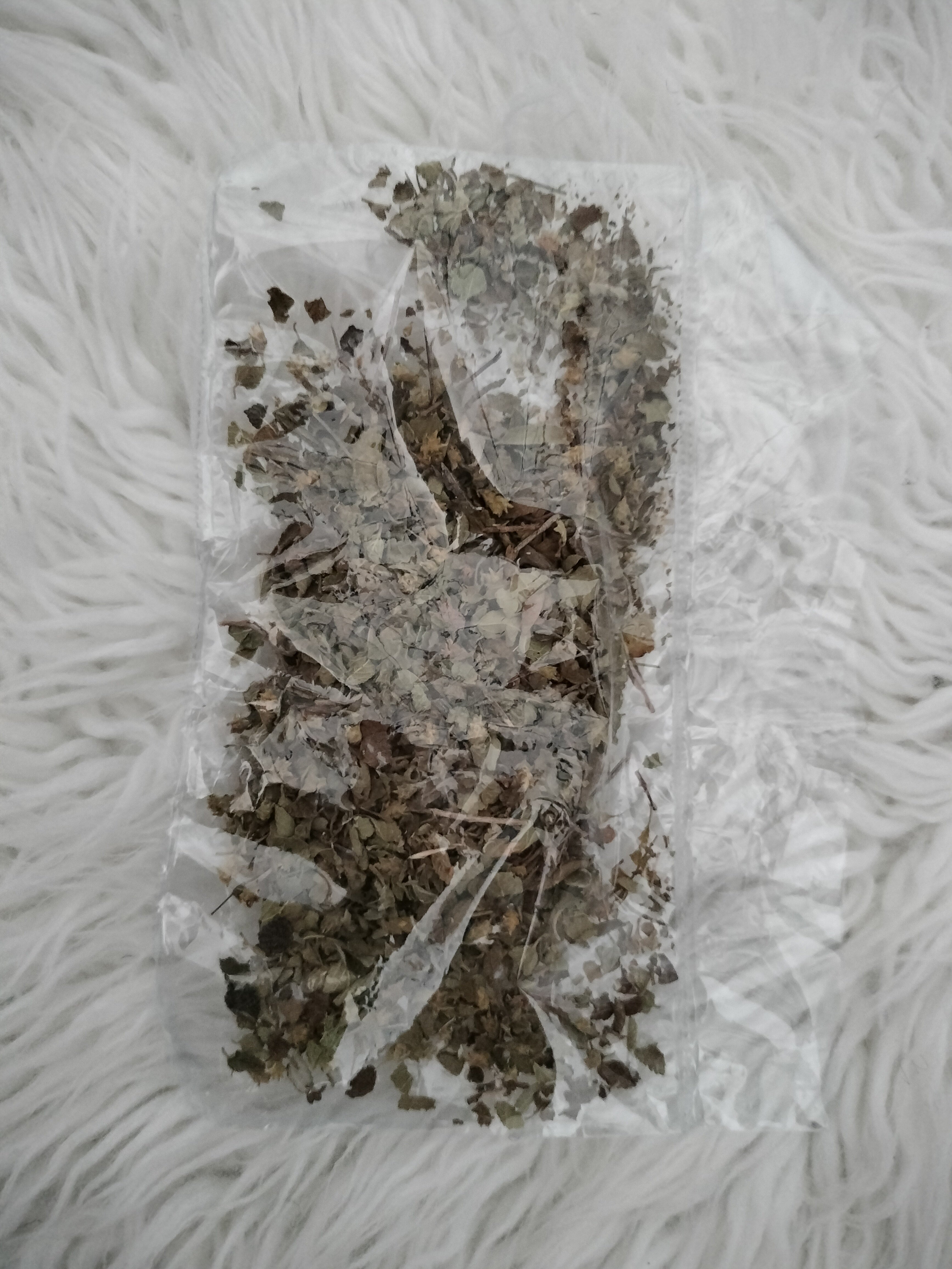 dried oregano leaves