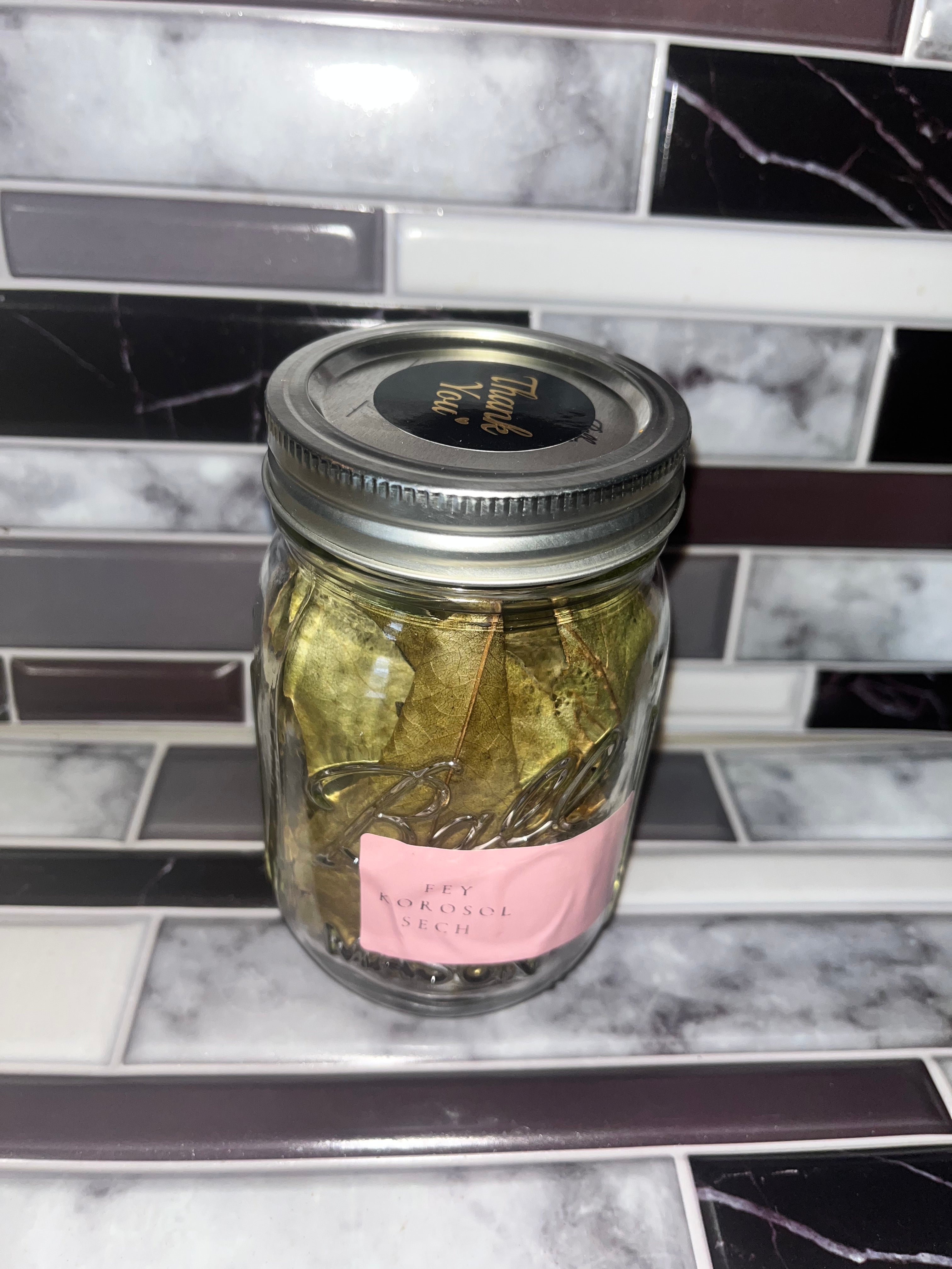 Fey korosol sech / Dry Soursop leaves